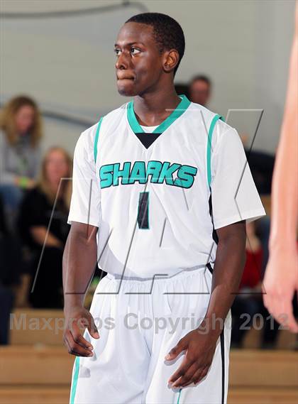 Thumbnail 3 in Villa Park vs Santiago (MaxPreps Holiday Classic) photogallery.