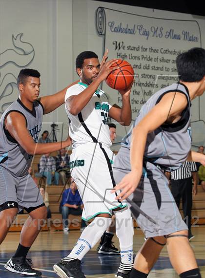 Thumbnail 3 in Villa Park vs Santiago (MaxPreps Holiday Classic) photogallery.