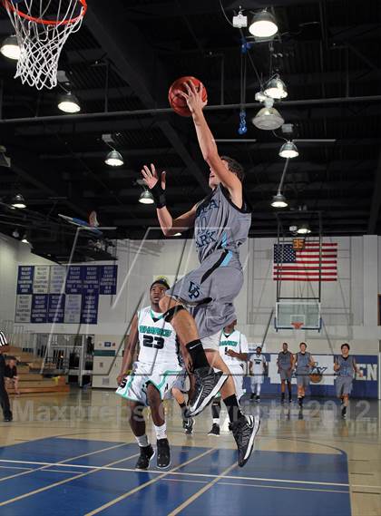 Thumbnail 3 in Villa Park vs Santiago (MaxPreps Holiday Classic) photogallery.