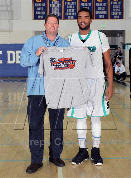Thumbnail 3 in Villa Park vs Santiago (MaxPreps Holiday Classic) photogallery.