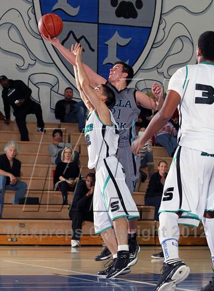 Thumbnail 2 in Villa Park vs Santiago (MaxPreps Holiday Classic) photogallery.