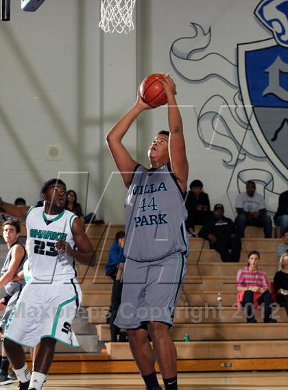 Thumbnail 2 in Villa Park vs Santiago (MaxPreps Holiday Classic) photogallery.