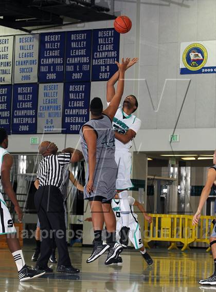 Thumbnail 1 in Villa Park vs Santiago (MaxPreps Holiday Classic) photogallery.