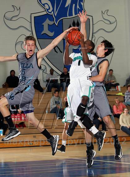 Thumbnail 2 in Villa Park vs Santiago (MaxPreps Holiday Classic) photogallery.