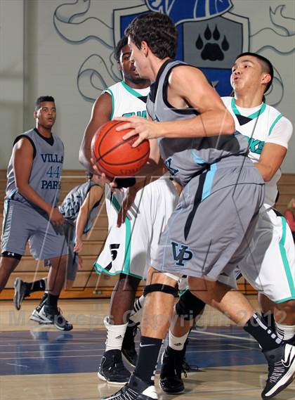 Thumbnail 3 in Villa Park vs Santiago (MaxPreps Holiday Classic) photogallery.