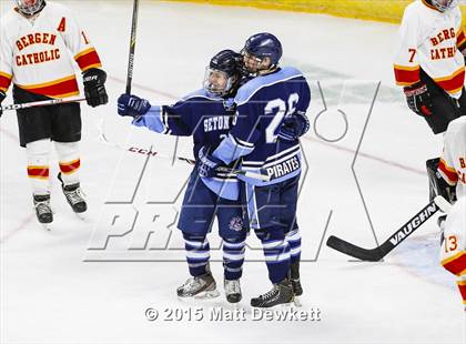 Thumbnail 1 in Seton Hall Prep vs. Bergen Catholic (Notre Dame New Year's Invitational Consolation) photogallery.