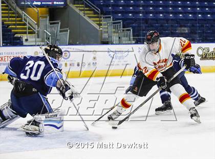 Thumbnail 3 in Seton Hall Prep vs. Bergen Catholic (Notre Dame New Year's Invitational Consolation) photogallery.