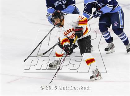 Thumbnail 1 in Seton Hall Prep vs. Bergen Catholic (Notre Dame New Year's Invitational Consolation) photogallery.