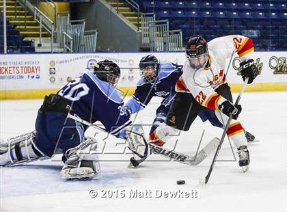 Thumbnail 1 in Seton Hall Prep vs. Bergen Catholic (Notre Dame New Year's Invitational Consolation) photogallery.