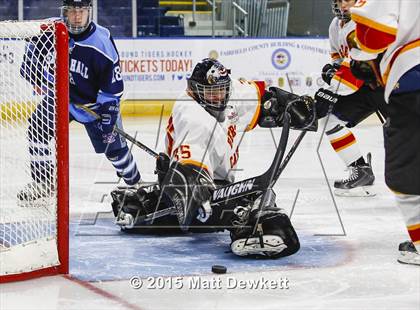 Thumbnail 2 in Seton Hall Prep vs. Bergen Catholic (Notre Dame New Year's Invitational Consolation) photogallery.