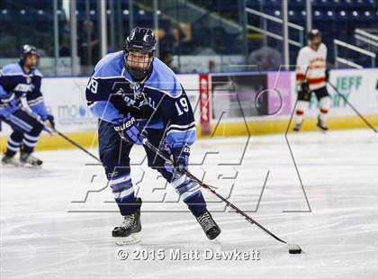 Thumbnail 1 in Seton Hall Prep vs. Bergen Catholic (Notre Dame New Year's Invitational Consolation) photogallery.