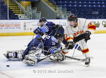 Thumbnail 2 in Seton Hall Prep vs. Bergen Catholic (Notre Dame New Year's Invitational Consolation) photogallery.