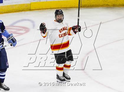 Thumbnail 3 in Seton Hall Prep vs. Bergen Catholic (Notre Dame New Year's Invitational Consolation) photogallery.