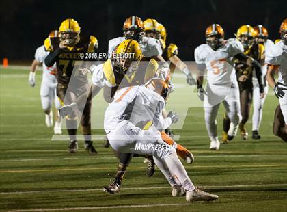 Thumbnail 2 in Sharon vs Titusville (PIAA D10 AAA Semifinal) photogallery.