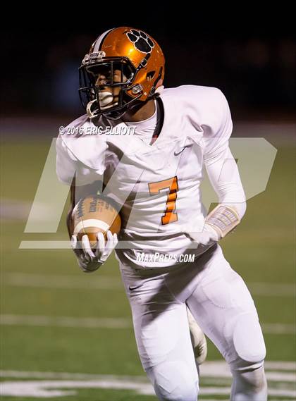 Thumbnail 3 in Sharon vs Titusville (PIAA D10 AAA Semifinal) photogallery.