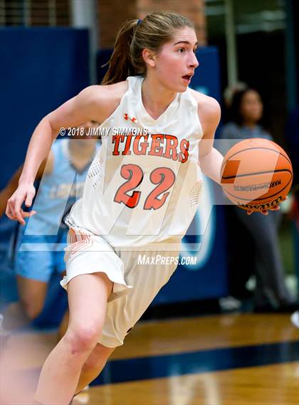 Thumbnail 1 in Edwardsville vs Belleville East (IHSA 4A Regional Playoff) photogallery.