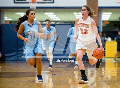 Thumbnail 1 in Edwardsville vs Belleville East (IHSA 4A Regional Playoff) photogallery.