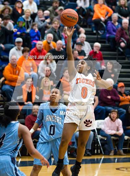 Thumbnail 1 in Edwardsville vs Belleville East (IHSA 4A Regional Playoff) photogallery.