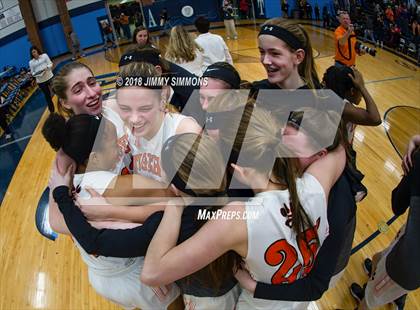 Thumbnail 1 in Edwardsville vs Belleville East (IHSA 4A Regional Playoff) photogallery.