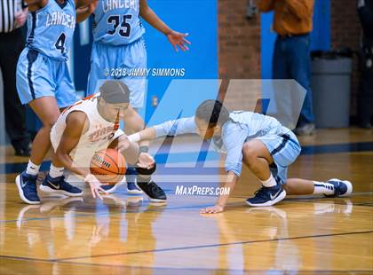 Thumbnail 3 in Edwardsville vs Belleville East (IHSA 4A Regional Playoff) photogallery.
