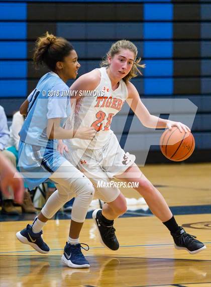 Thumbnail 2 in Edwardsville vs Belleville East (IHSA 4A Regional Playoff) photogallery.