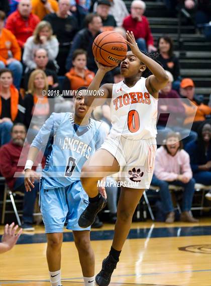 Thumbnail 2 in Edwardsville vs Belleville East (IHSA 4A Regional Playoff) photogallery.