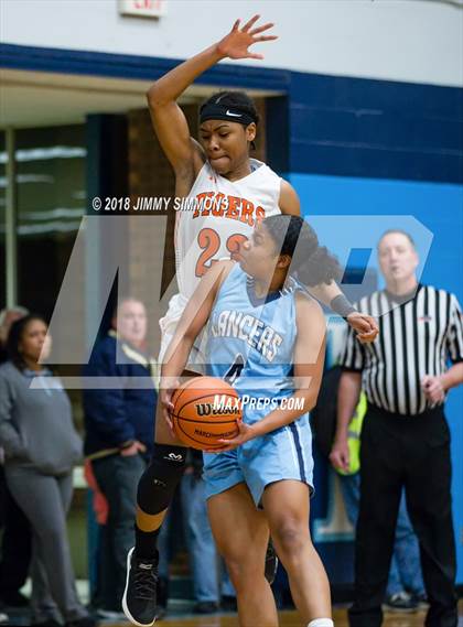 Thumbnail 2 in Edwardsville vs Belleville East (IHSA 4A Regional Playoff) photogallery.