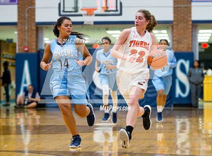 Thumbnail 2 in Edwardsville vs Belleville East (IHSA 4A Regional Playoff) photogallery.