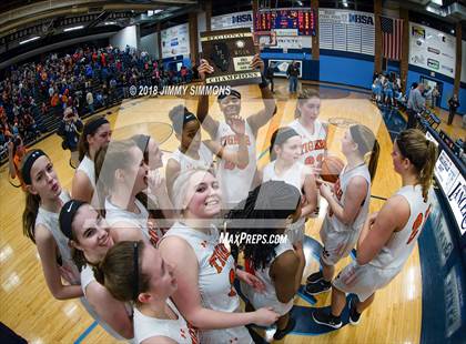 Thumbnail 1 in Edwardsville vs Belleville East (IHSA 4A Regional Playoff) photogallery.