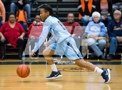 Thumbnail 3 in Edwardsville vs Belleville East (IHSA 4A Regional Playoff) photogallery.