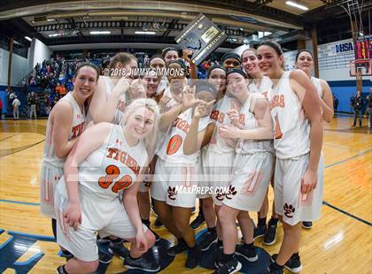 Thumbnail 2 in Edwardsville vs Belleville East (IHSA 4A Regional Playoff) photogallery.