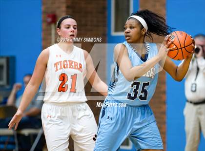 Thumbnail 1 in Edwardsville vs Belleville East (IHSA 4A Regional Playoff) photogallery.