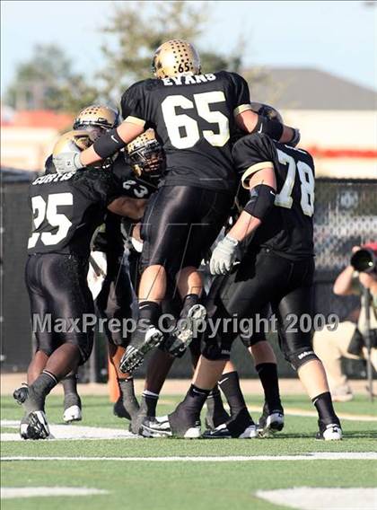 Thumbnail 2 in Abilene vs. Cedar Hill (Texas 5A Region I Playoffs) photogallery.