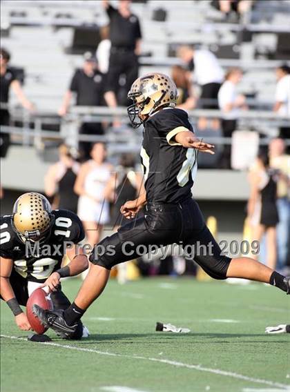 Thumbnail 3 in Abilene vs. Cedar Hill (Texas 5A Region I Playoffs) photogallery.