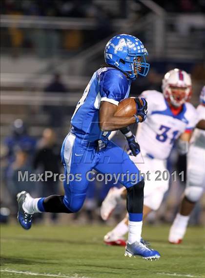 Thumbnail 1 in Midway vs. Tyler (4A Division 1 Semifinal) photogallery.