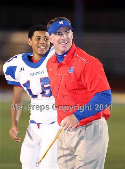 Thumbnail 1 in Midway vs. Tyler (4A Division 1 Semifinal) photogallery.