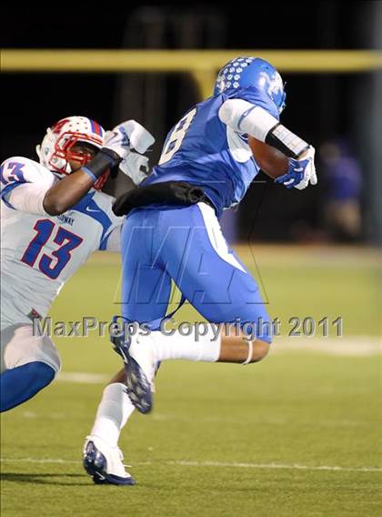 Thumbnail 2 in Midway vs. Tyler (4A Division 1 Semifinal) photogallery.