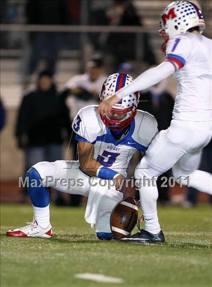 Thumbnail 3 in Midway vs. Tyler (4A Division 1 Semifinal) photogallery.
