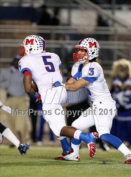 Thumbnail 2 in Midway vs. Tyler (4A Division 1 Semifinal) photogallery.