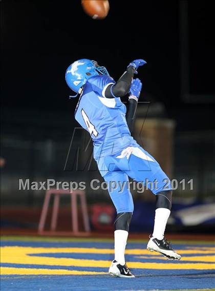 Thumbnail 2 in Midway vs. Tyler (4A Division 1 Semifinal) photogallery.