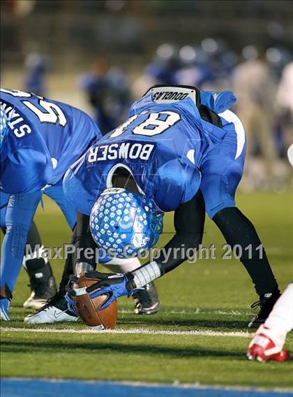 Thumbnail 2 in Midway vs. Tyler (4A Division 1 Semifinal) photogallery.