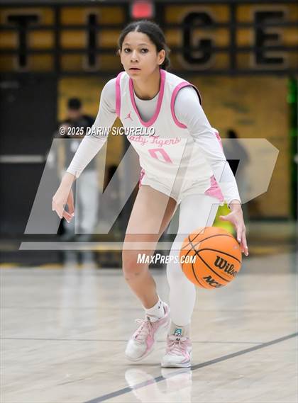 Thumbnail 3 in Higley vs Gilbert (AIA 6A Quarterfinal) photogallery.