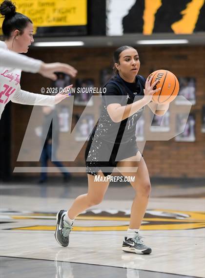 Thumbnail 3 in Higley vs Gilbert (AIA 6A Quarterfinal) photogallery.