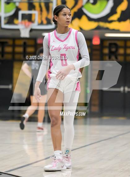 Thumbnail 3 in Higley vs Gilbert (AIA 6A Quarterfinal) photogallery.