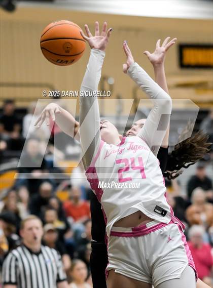 Thumbnail 1 in Higley vs Gilbert (AIA 6A Quarterfinal) photogallery.