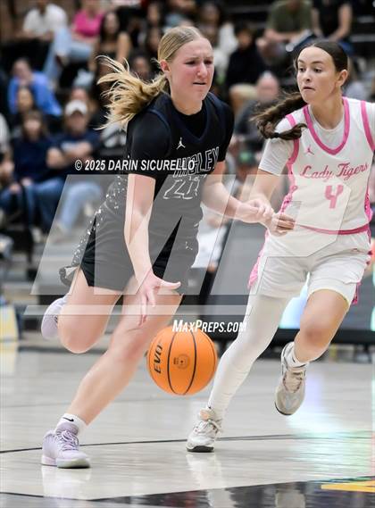 Thumbnail 1 in Higley vs Gilbert (AIA 6A Quarterfinal) photogallery.