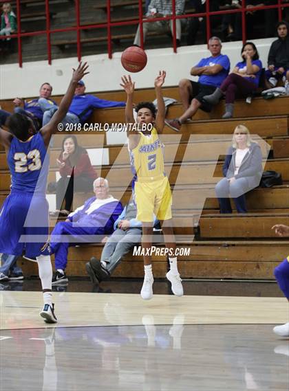 Thumbnail 3 in San Dimas vs. Charter Oak photogallery.