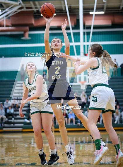 Thumbnail 3 in Stoney Creek vs. Lake Orion (MHSAA District Semifinal) photogallery.