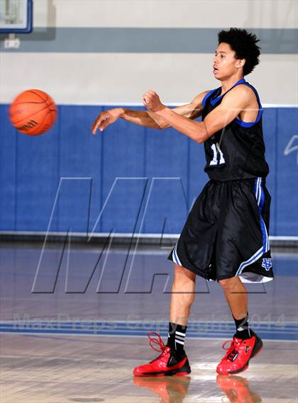 Thumbnail 1 in Saddleback Valley Christian vs. Locke (Cavalier Classic) photogallery.