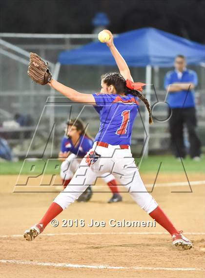 Thumbnail 3 in San Antonio Memorial vs McCollum (South San Tournament) photogallery.